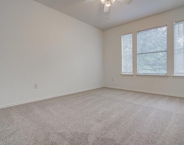 4300 Companeros Way - Photo Thumbnail 19