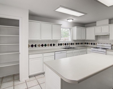 4300 Companeros Way - Photo Thumbnail 11