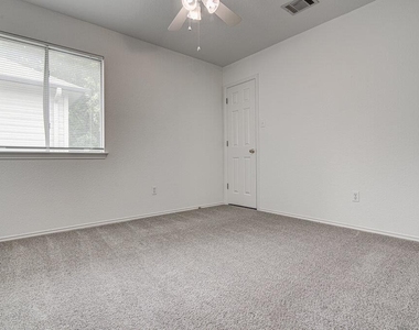 4300 Companeros Way - Photo Thumbnail 15