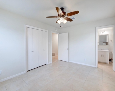 2713 Friar Tuck Ln - Photo Thumbnail 12