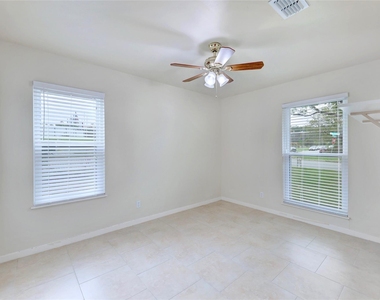 2713 Friar Tuck Ln - Photo Thumbnail 16