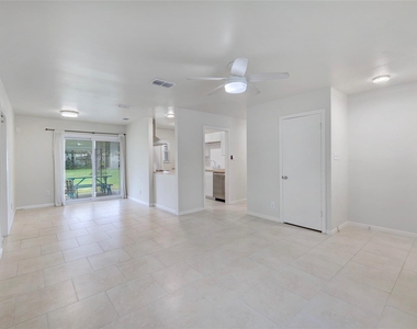 2713 Friar Tuck Ln - Photo Thumbnail 3