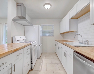 2713 Friar Tuck Ln - Photo Thumbnail 8