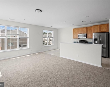 1670 Mohegan Drive - Photo Thumbnail 7