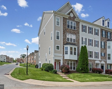 1670 Mohegan Drive - Photo Thumbnail 1