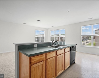 1670 Mohegan Drive - Photo Thumbnail 11