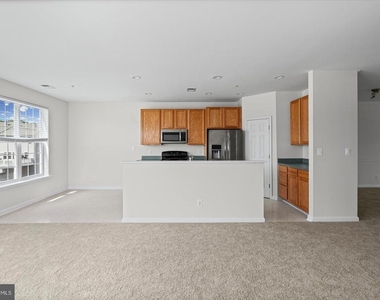 1670 Mohegan Drive - Photo Thumbnail 8
