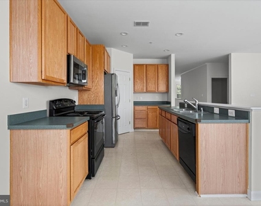 1670 Mohegan Drive - Photo Thumbnail 9