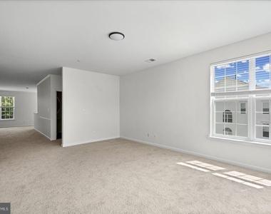 1670 Mohegan Drive - Photo Thumbnail 15
