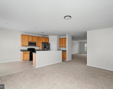 1670 Mohegan Drive - Photo Thumbnail 12