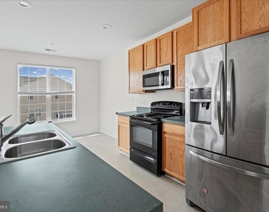 1670 Mohegan Drive - Photo Thumbnail 10