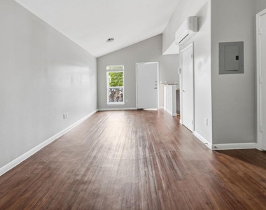 2512 Durwood St - Photo Thumbnail 4