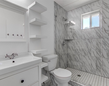 912 Catalpa St - Photo Thumbnail 4