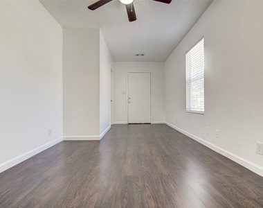912 Catalpa St - Photo Thumbnail 5