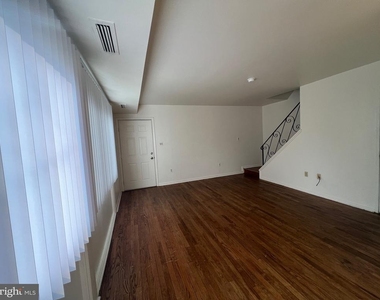 1118 Taney Avenue - Photo Thumbnail 1