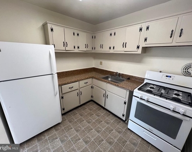 1118 Taney Avenue - Photo Thumbnail 4