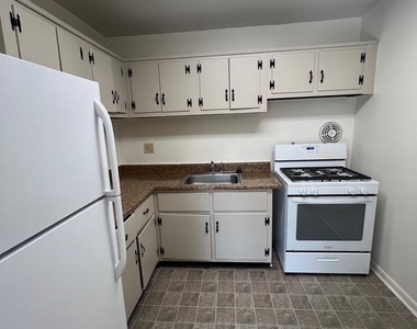 1118 Taney Avenue - Photo Thumbnail 3