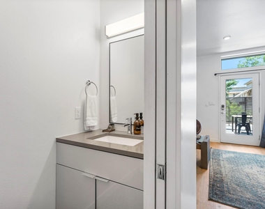 1701 E M L King Jr Blvd - Photo Thumbnail 7