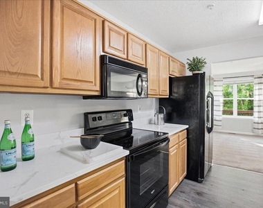 8000 Delores Court - Photo Thumbnail 9