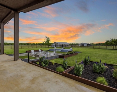 215 Mesa Vista Dr - Photo Thumbnail 16