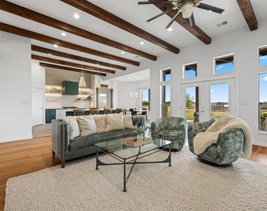 215 Mesa Vista Dr - Photo Thumbnail 4