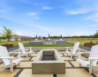 215 Mesa Vista Dr - Photo Thumbnail 34