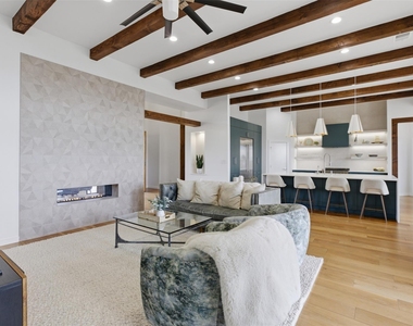 215 Mesa Vista Dr - Photo Thumbnail 3