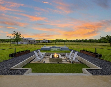 215 Mesa Vista Dr - Photo Thumbnail 2
