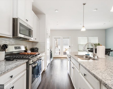 6239 Islington Street - Photo Thumbnail 14
