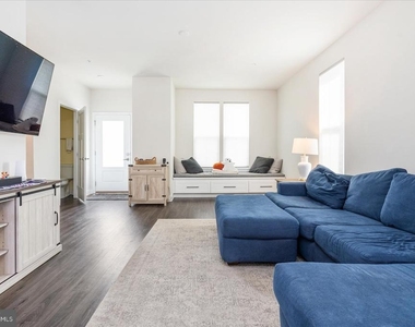 6239 Islington Street - Photo Thumbnail 5