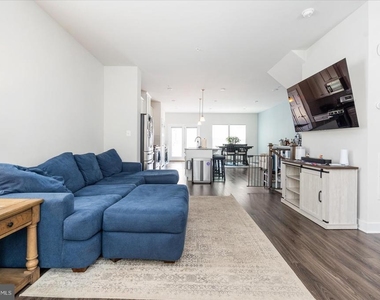 6239 Islington Street - Photo Thumbnail 3