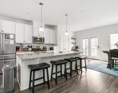 6239 Islington Street - Photo Thumbnail 8