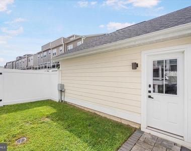 6239 Islington Street - Photo Thumbnail 43