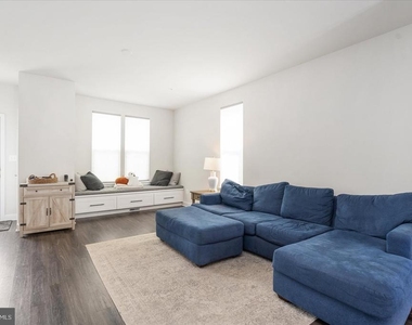 6239 Islington Street - Photo Thumbnail 6