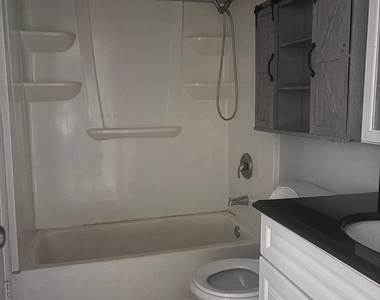 522 Brighton Place - Photo Thumbnail 8