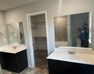 2428 Nolan Creek St - Photo Thumbnail 19