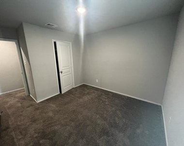 2428 Nolan Creek St - Photo Thumbnail 15