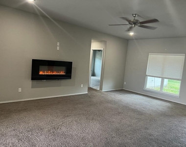 2428 Nolan Creek St - Photo Thumbnail 26