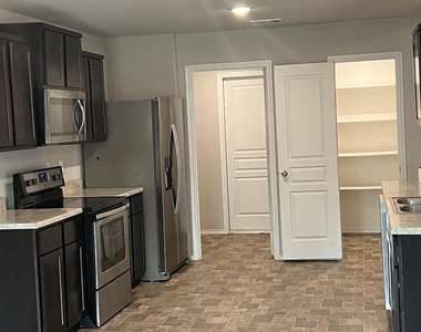2428 Nolan Creek St - Photo Thumbnail 22