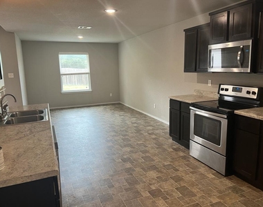 2428 Nolan Creek St - Photo Thumbnail 27