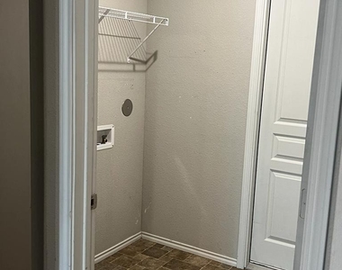 2428 Nolan Creek St - Photo Thumbnail 6