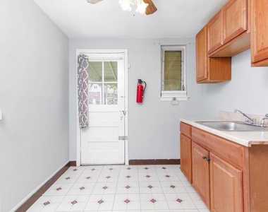 3243 Kentucky Avenue - Photo Thumbnail 9