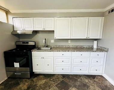 3912 Kenyon Avenue - Photo Thumbnail 3