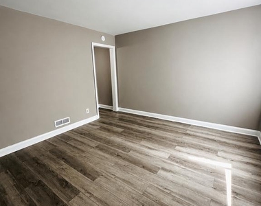 3912 Kenyon Avenue - Photo Thumbnail 6
