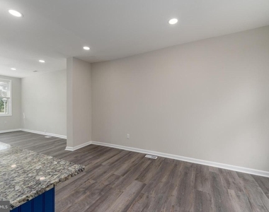 2626 Oswego Avenue - Photo Thumbnail 10