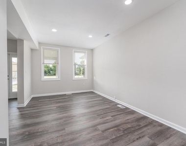 2626 Oswego Avenue - Photo Thumbnail 4