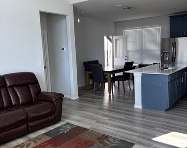 131 Macarthur Dr - Photo Thumbnail 1