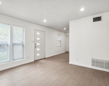 3464 Willowrun Dr - Photo Thumbnail 8