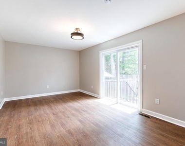 1869 Robin Court - Photo Thumbnail 2