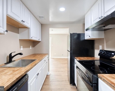 1869 Robin Court - Photo Thumbnail 7